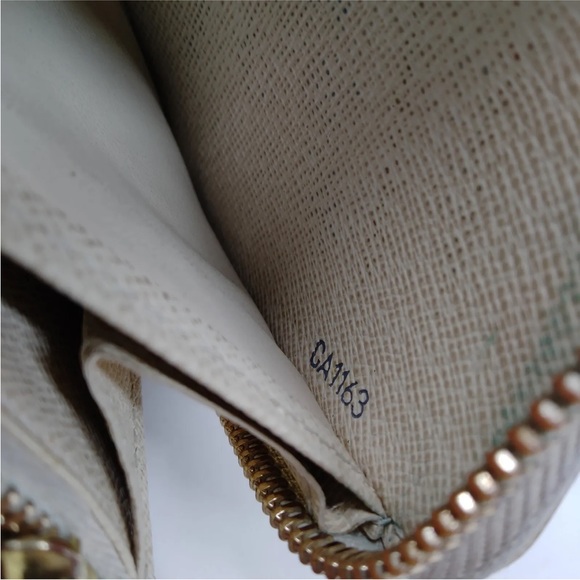 Louis Vuitton LV Damier Azur Zippy Wallet - Picture 10 of 16